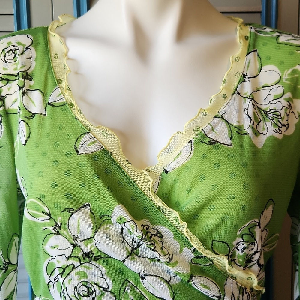 Axcess Green Floral Top - Picture 3 of 13